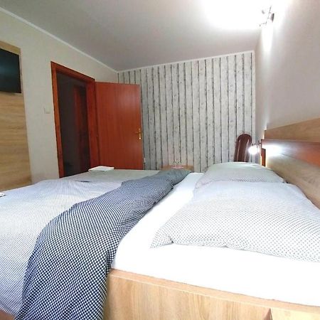Pod Hradom Restaurant & Pension Topoľčany Екстериор снимка