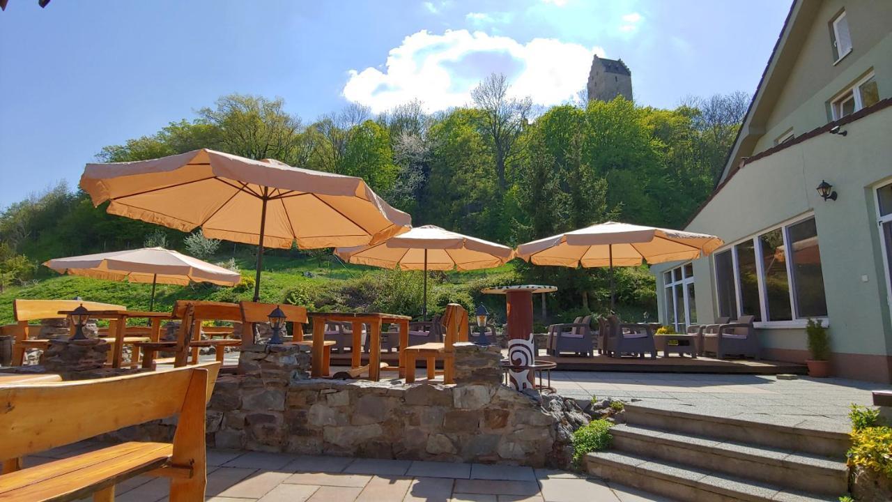 Pod Hradom Restaurant & Pension Topoľčany Екстериор снимка