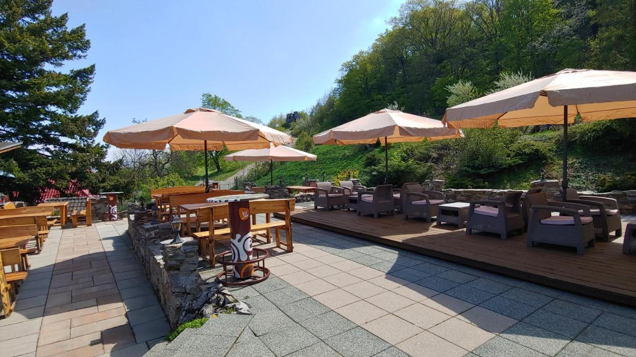 Pod Hradom Restaurant & Pension Topoľčany Екстериор снимка