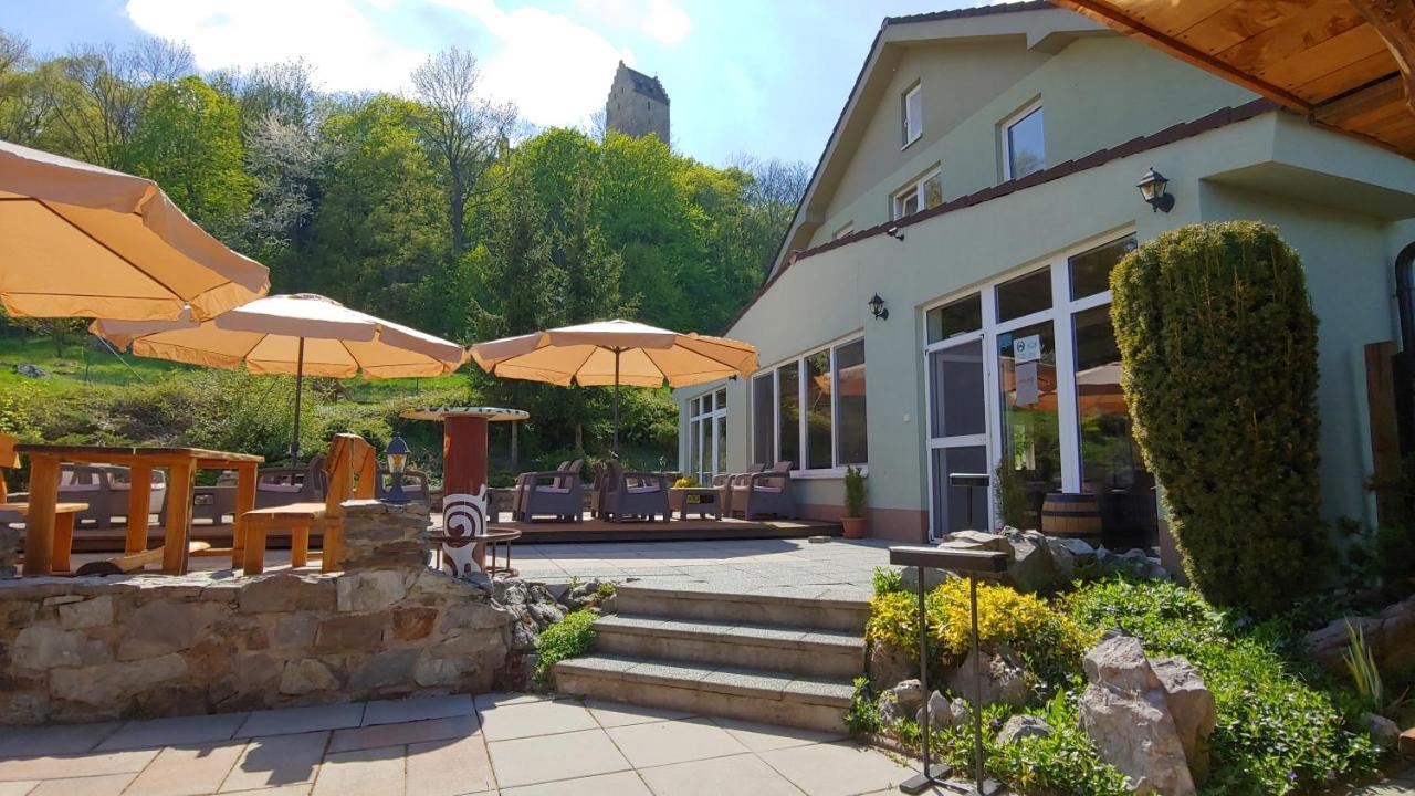 Pod Hradom Restaurant & Pension Topoľčany Екстериор снимка