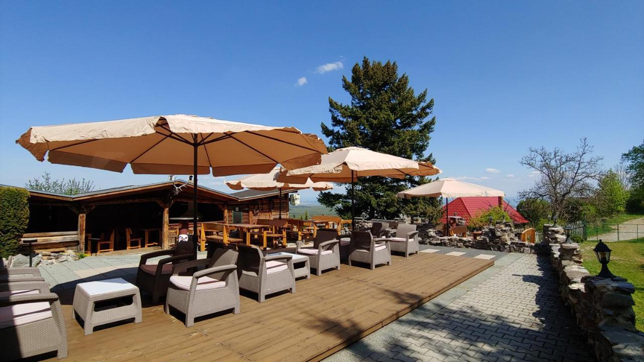 Pod Hradom Restaurant & Pension Topoľčany Екстериор снимка