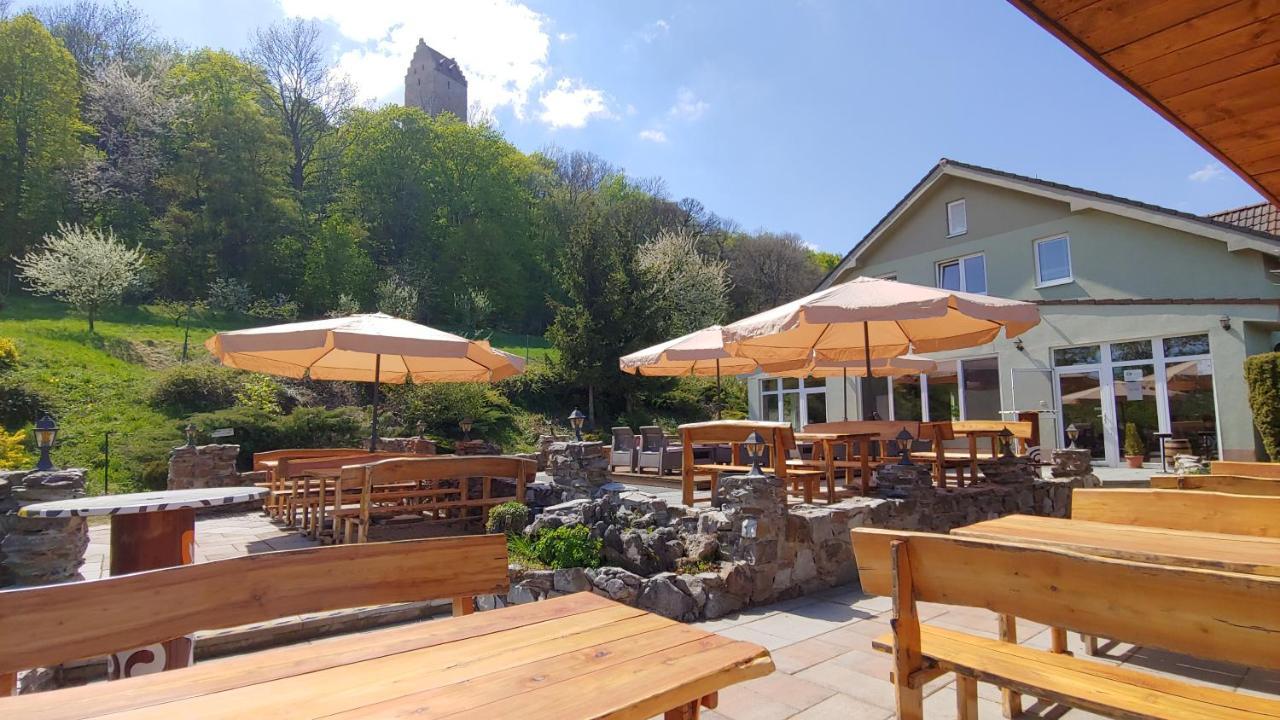 Pod Hradom Restaurant & Pension Topoľčany Екстериор снимка
