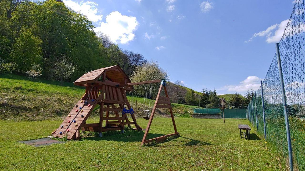 Pod Hradom Restaurant & Pension Topoľčany Екстериор снимка