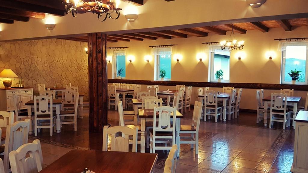 Pod Hradom Restaurant & Pension Topoľčany Екстериор снимка