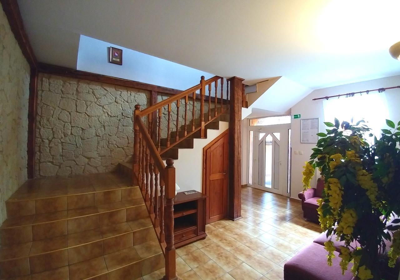 Pod Hradom Restaurant & Pension Topoľčany Екстериор снимка
