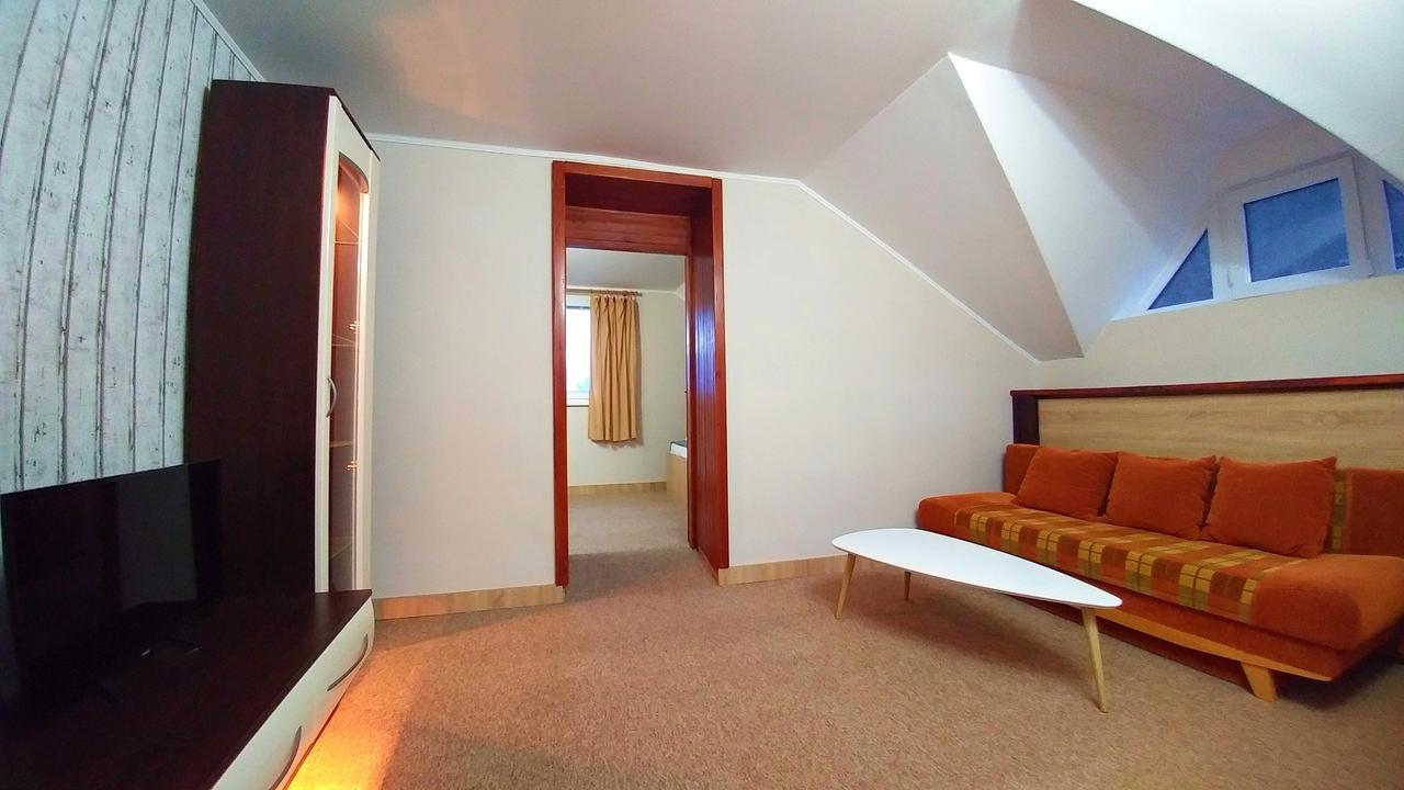 Pod Hradom Restaurant & Pension Topoľčany Екстериор снимка
