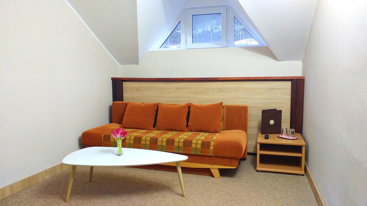 Pod Hradom Restaurant & Pension Topoľčany Екстериор снимка