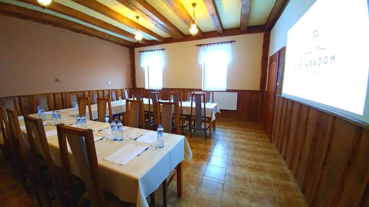 Pod Hradom Restaurant & Pension Topoľčany Екстериор снимка