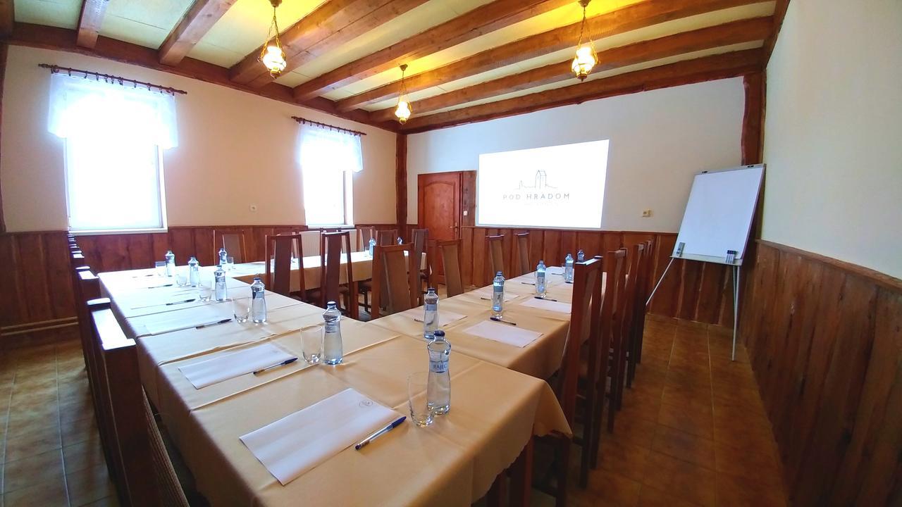 Pod Hradom Restaurant & Pension Topoľčany Екстериор снимка
